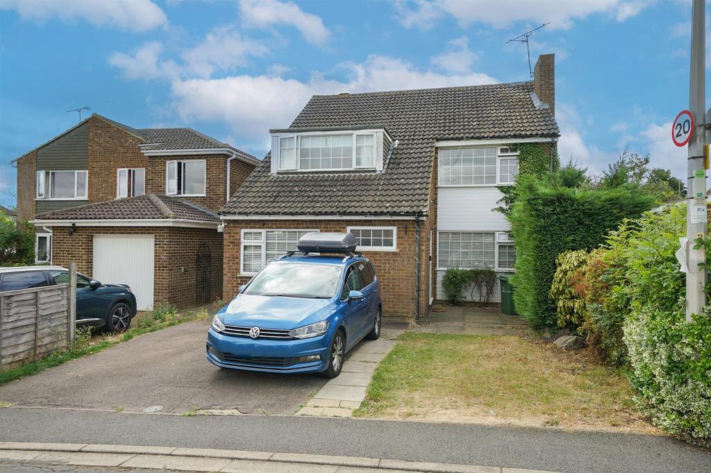 Lomond Drive, Leighton Buzzard 4 bed detached house for sale £550,000