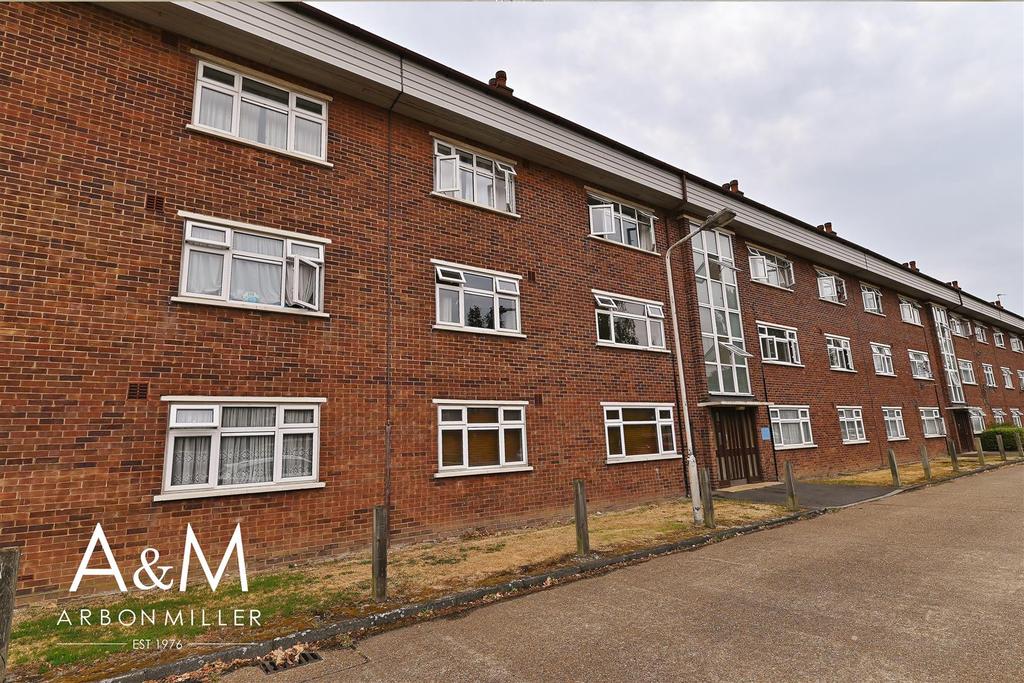 Mossford Court, Hatfield Close... 2 bed flat £300,000