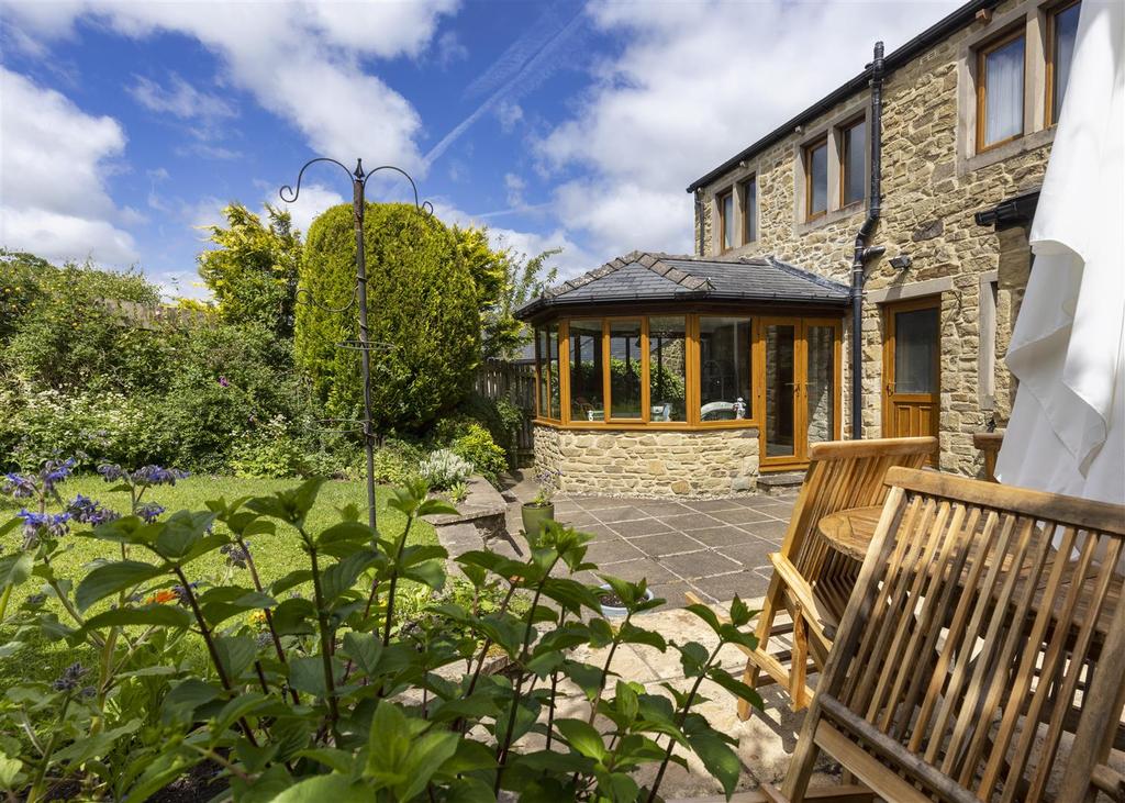 14 Low Croft, Bentham 4 bed detached house for sale £350,000
