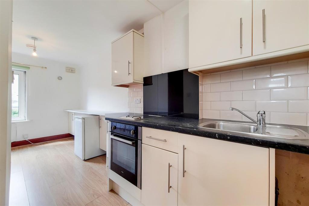 Station Road, Finchley Central, N3 Studio - £850 pcm (£196 pw)