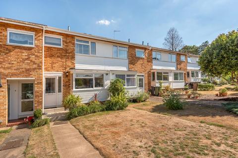 33 Bladon Close, Guildford, GU1 1TY