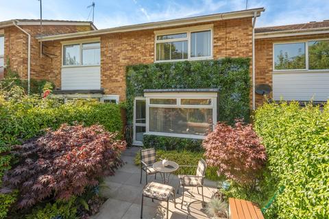 33 Bladon Close, Guildford, GU1 1TY