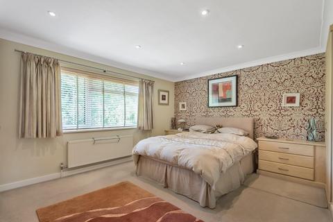 33 Bladon Close, Guildford, GU1 1TY