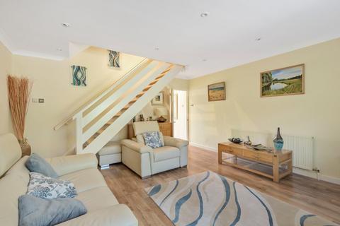 33 Bladon Close, Guildford, GU1 1TY