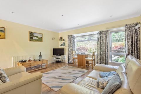33 Bladon Close, Guildford, GU1 1TY