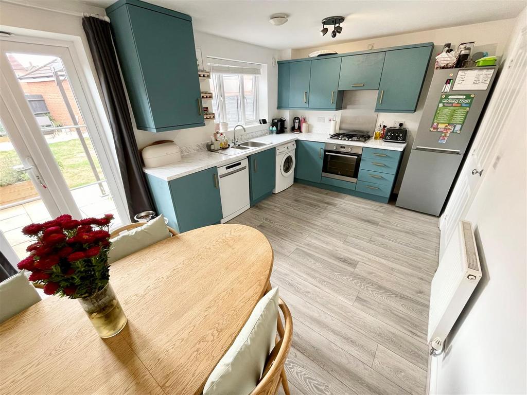 Oakhanger Lane Kingsway, Quedgeley, Gloucester 3 bed terraced house for