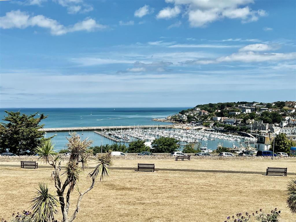 Bella Vista Road, Brixham 2 bed terraced house £330,000