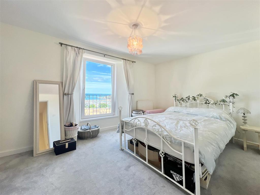 Bella Vista Road, Brixham 2 bed terraced house £330,000