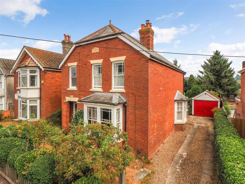 Old Winton Road, Andover 4 bed detached house £500,000
