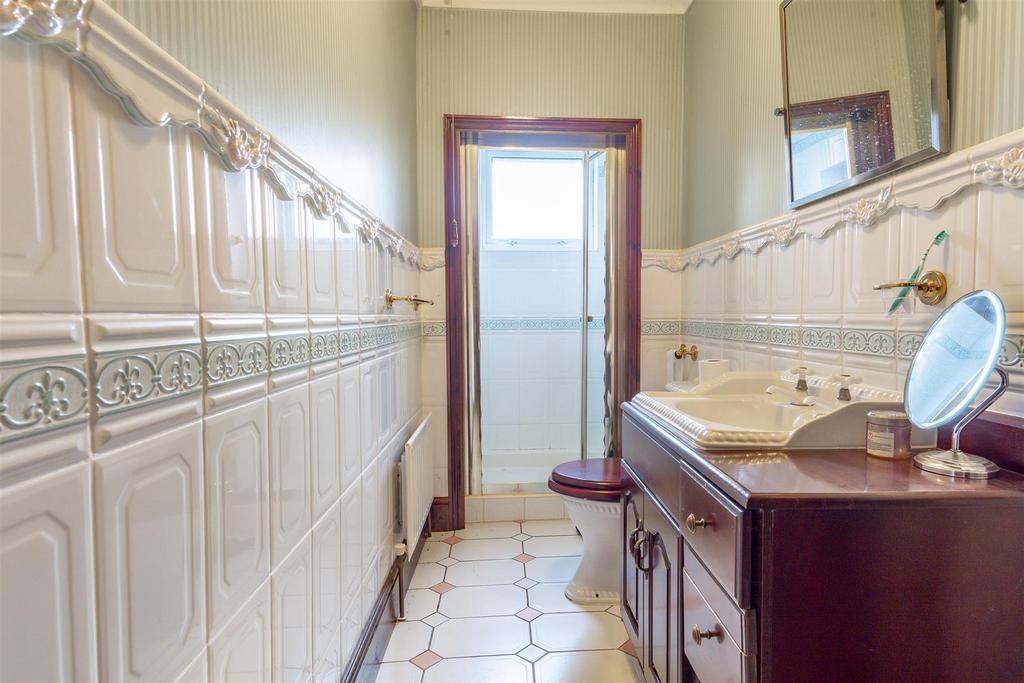 Bathroom DSC 7446-HDR copy.jpg