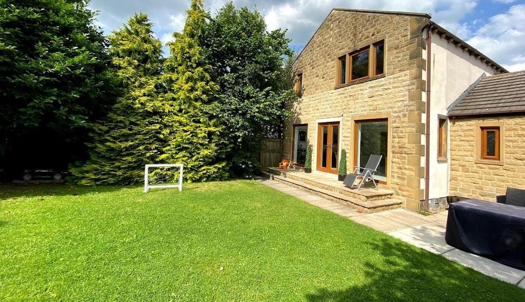 Fleminghouse Lane, Almondbury, Huddersfield, HD5 8UD 4 bed detached