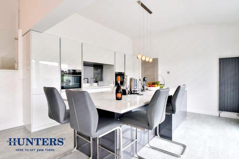 7 Devon Drive, Diggle, Oldham, OL3 5PP