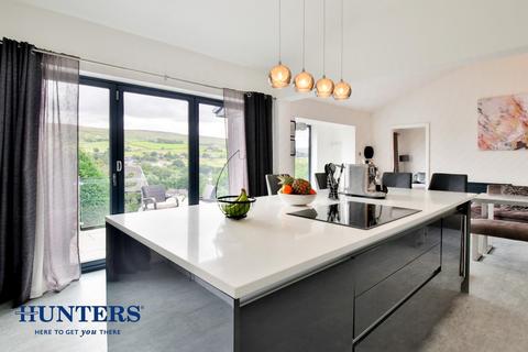 7 Devon Drive, Diggle, Oldham, OL3 5PP