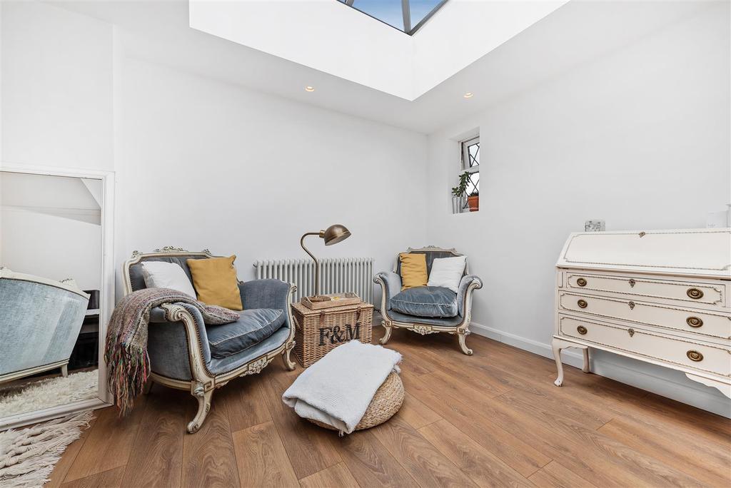 Wentworth Avenue, Ascot 4 bed semidetached bungalow £695,000