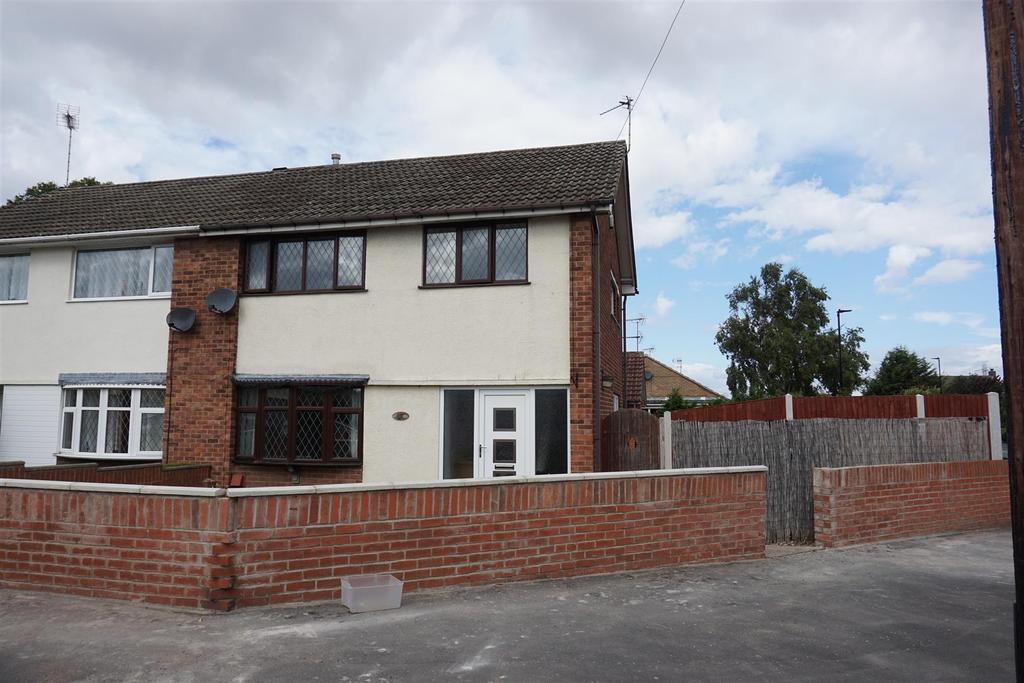 Lutterworth Drive, AdwickLeStreet... 3 bed semidetached house £180,000