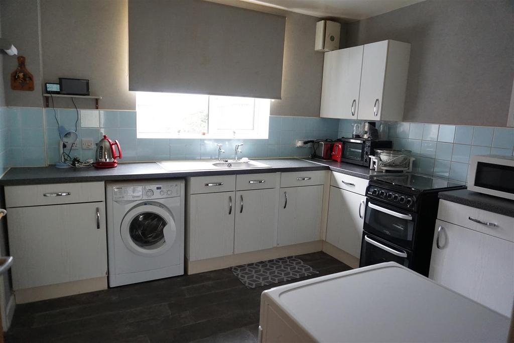 Crossfield Lane, Skellow, Doncaster 2 bed semidetached house £120,000