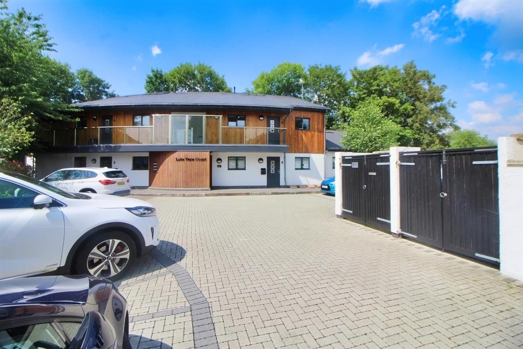 Eleanor Way, Waltham Cross 2 bed apartment £369,995