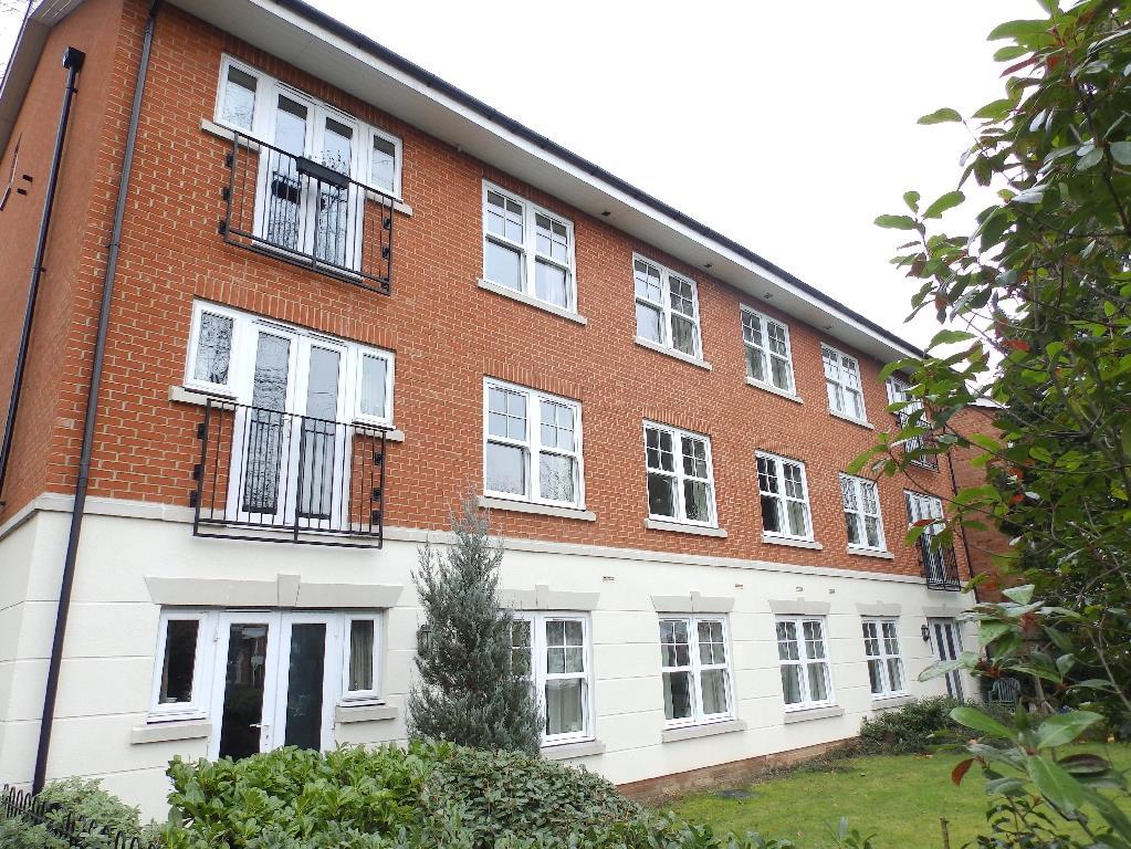 Lovelace Road, Surbiton 2 bed flat £1,850 pcm (£427 pw)