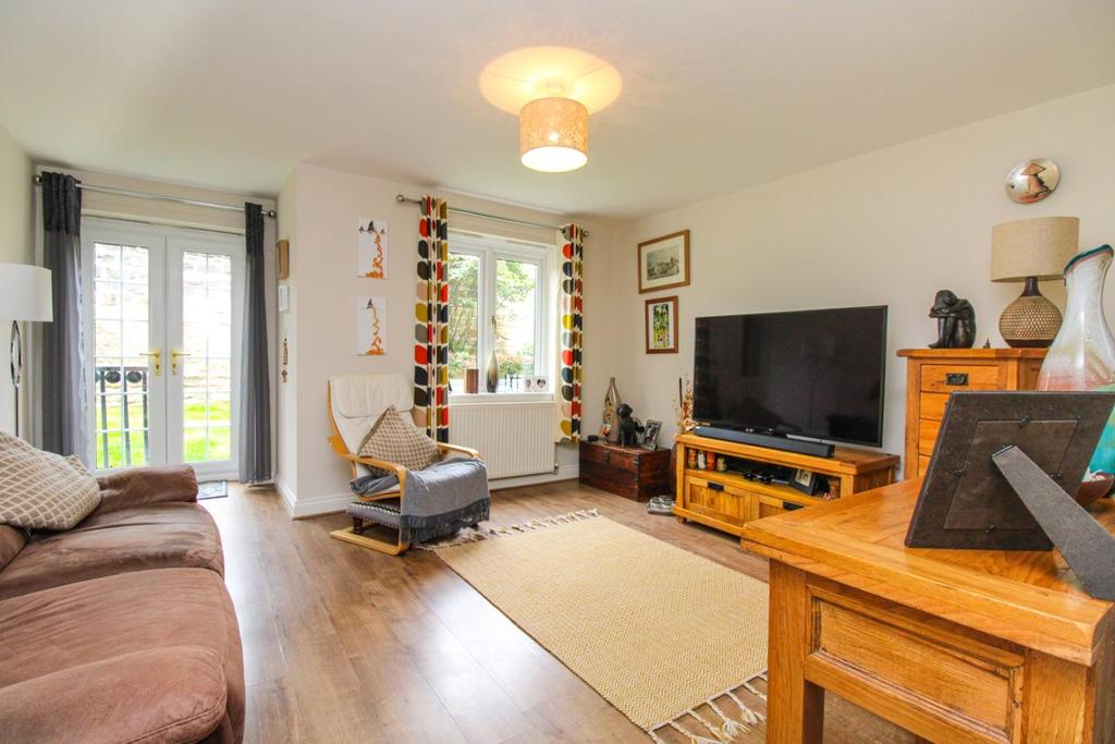 Pennythorne Drive, Yeadon, Leeds 2 bed flat £750 pcm (£173 pw)