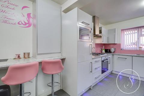 10 Lupton Avenue, Leeds, LS9 6HB