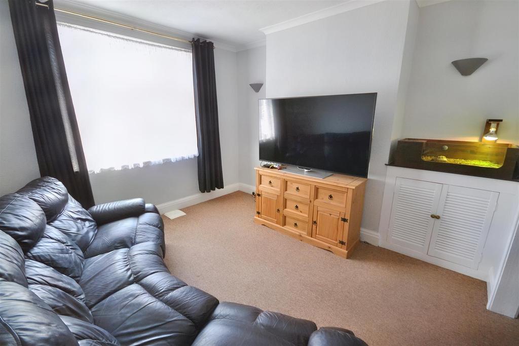 Stratford Road, Milford Haven 3 bed terraced house £135,000