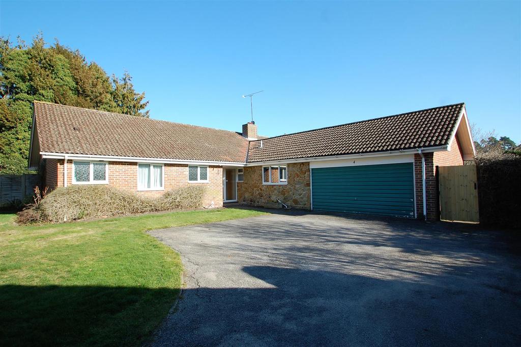 Forest Corner, Liss Forest. 4 bed detached house £1,995 pcm (£460 pw)