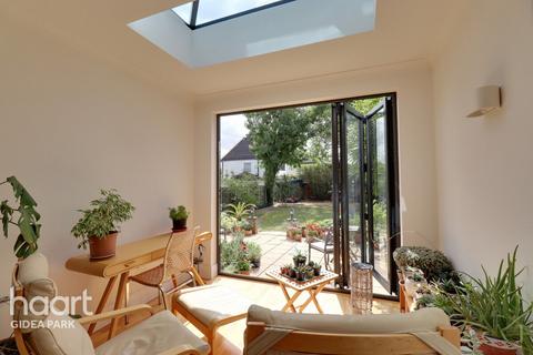 4 Ferguson Avenue, Romford, RM2 6RB