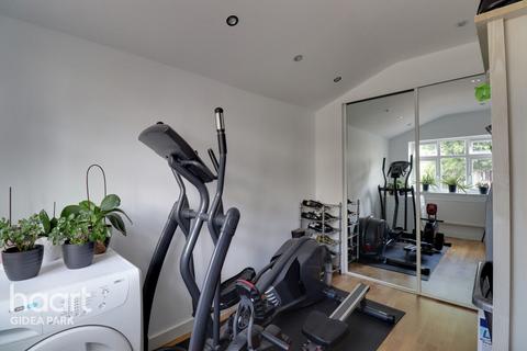4 Ferguson Avenue, Romford, RM2 6RB