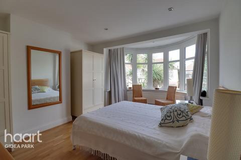4 Ferguson Avenue, Romford, RM2 6RB