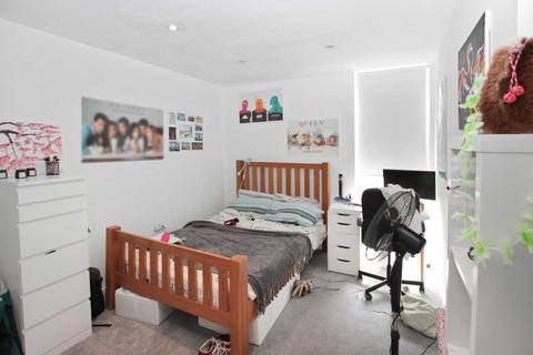 2 bedroom apartment to rent, Central Street, London