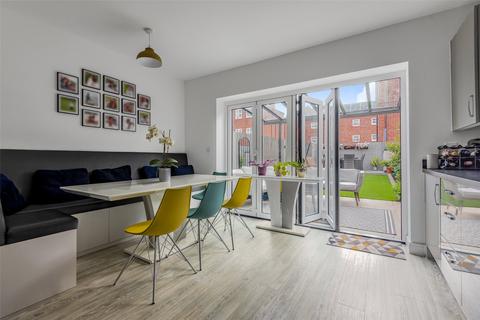 34 Lovegrove Way, London, N20 0EU