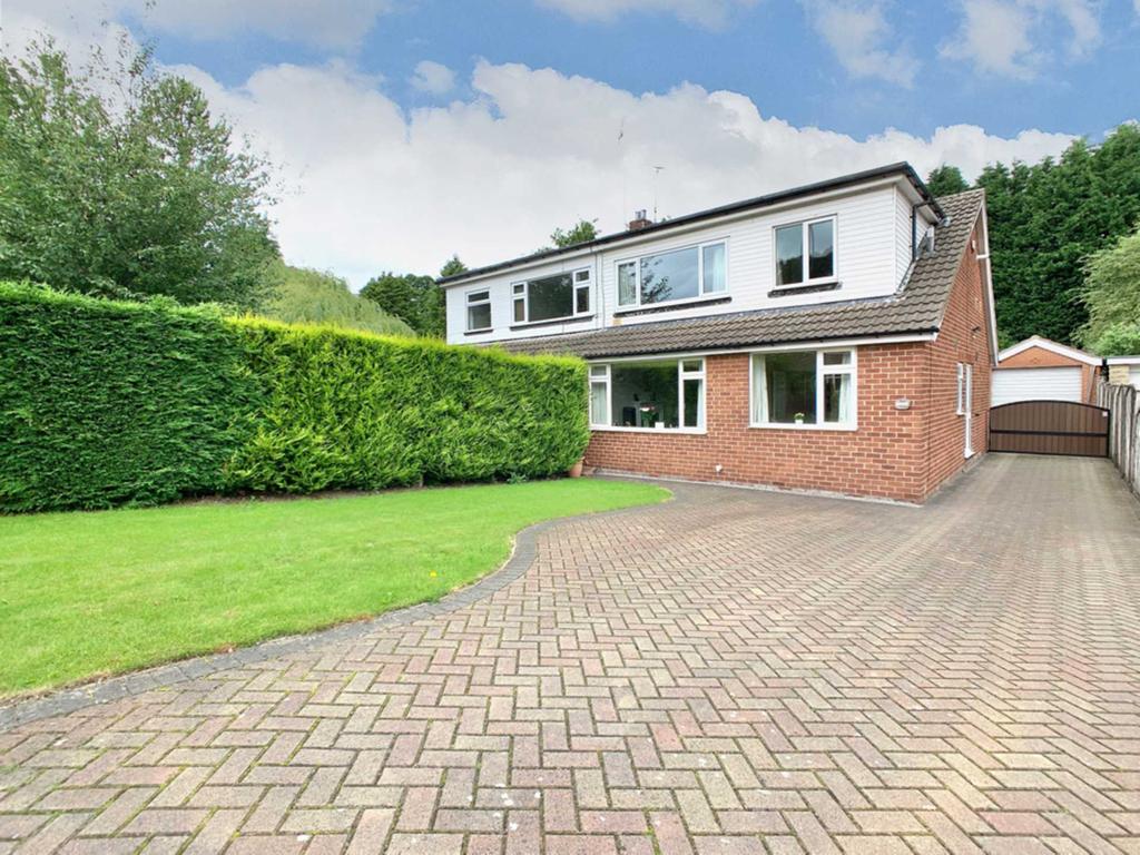 Bradford Road, Birstall 4 bed semidetached house £295,000