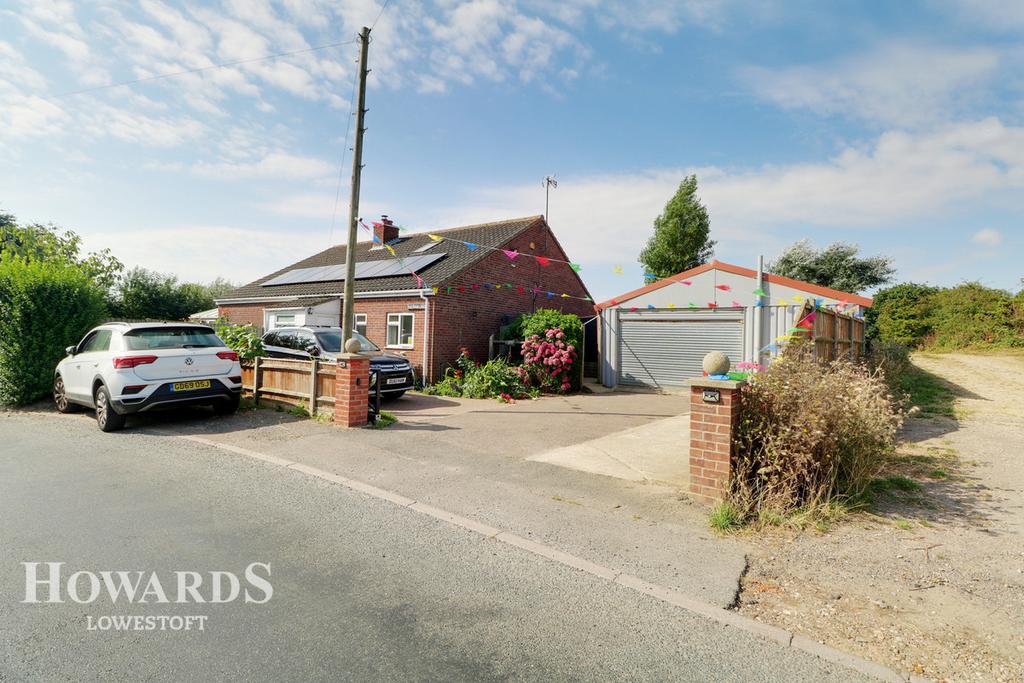 Coast Road, Lowestoft 2 bed detached bungalow for sale £425,000