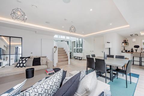 4 bedroom terraced house to rent - Sunlight Mews, London, SW6