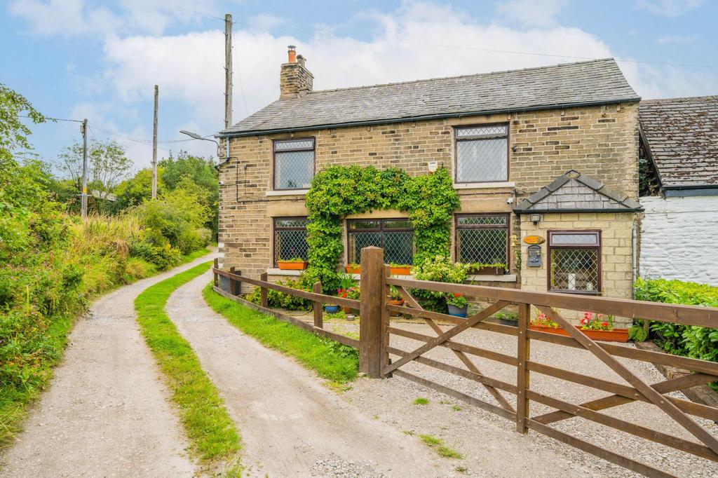 Gamesley Fold, Glossop, SK13 6JJ 3 bed detached house for sale £415,000