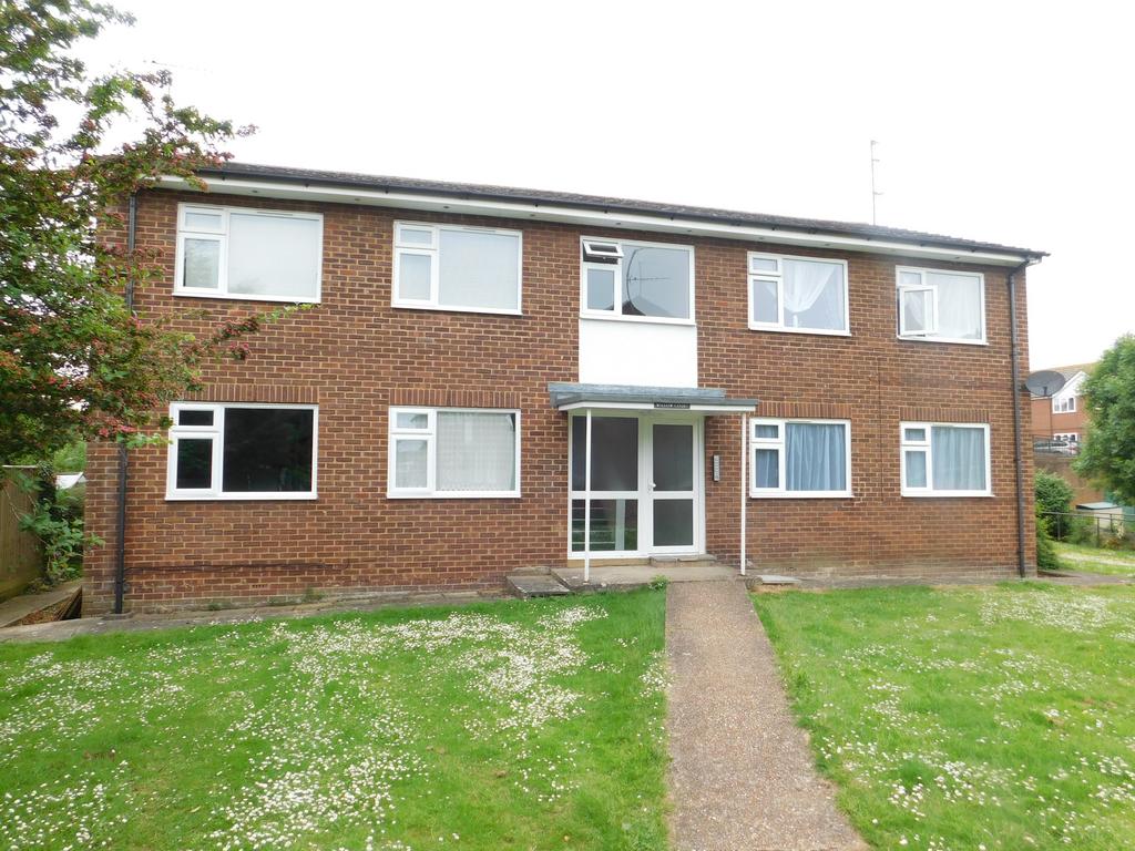 Walnut Walk, Polegate, BN26 2 bed flat £950 pcm (£219 pw)