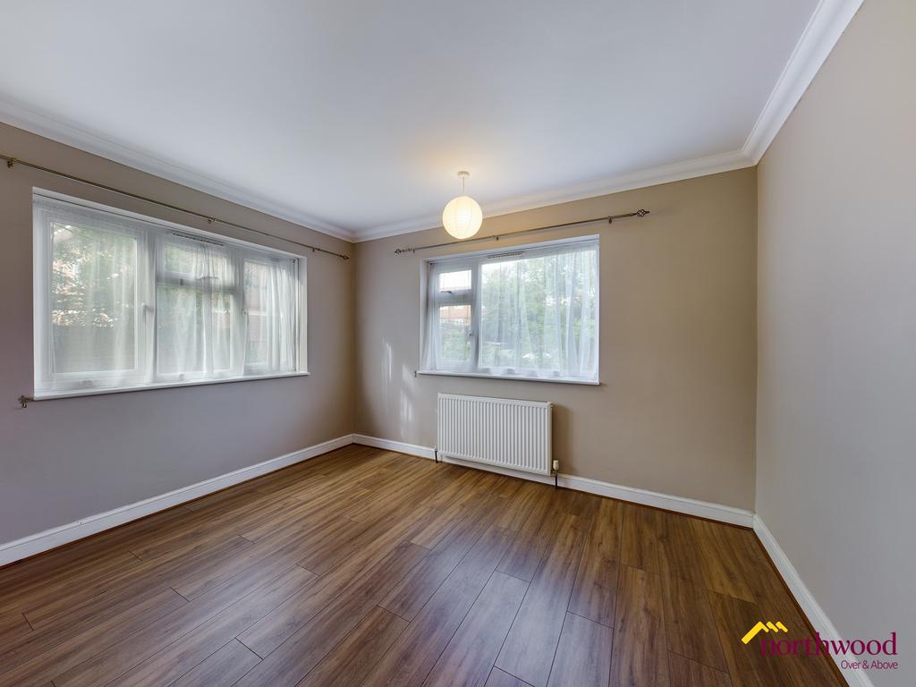 Walnut Walk, Polegate, BN26 2 bed flat £950 pcm (£219 pw)