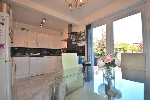 8 Beardsmore Grove, Hucknall, Nottingham, NG15 8AW