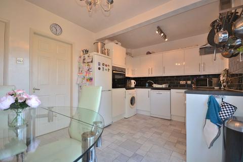 8 Beardsmore Grove, Hucknall, Nottingham, NG15 8AW