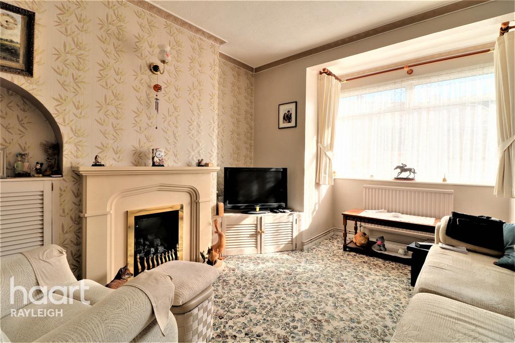 Grove Road, Rayleigh 3 bed detached house £400,000