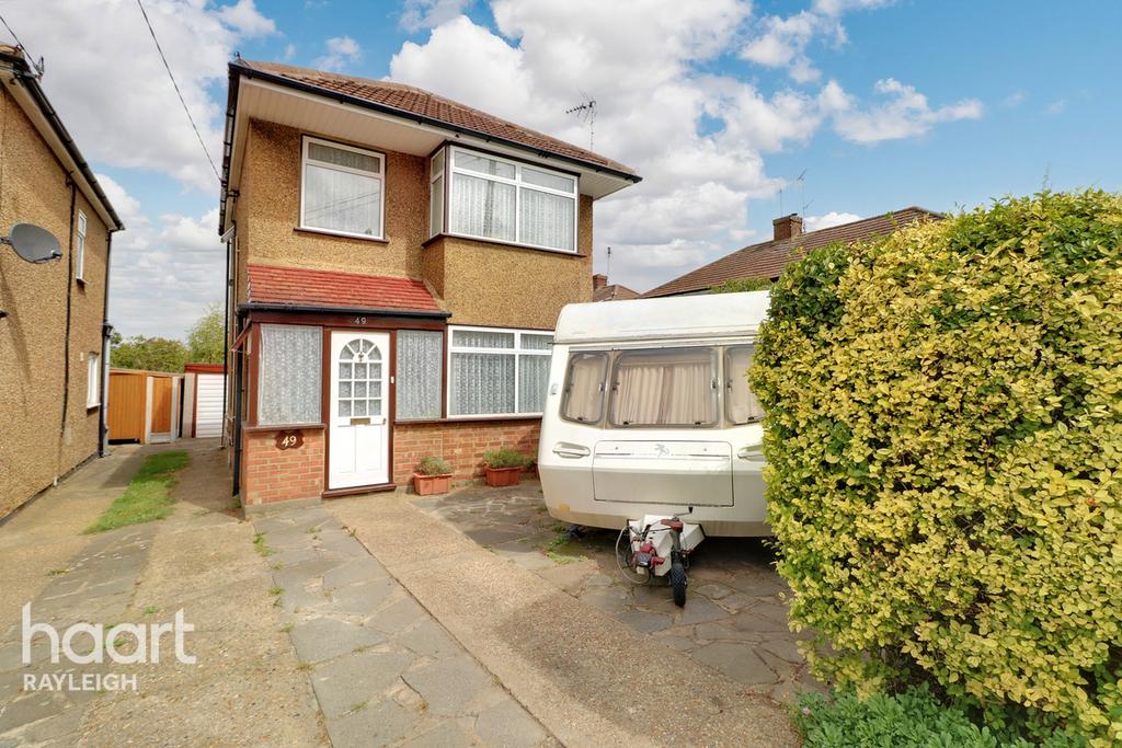 Grove Road, Rayleigh 3 bed detached house £400,000