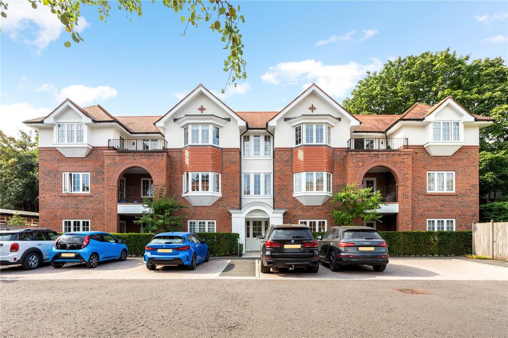 Grove House, Brockley Square... 3 Bed Apartment - £2,500 Pcm (£577 Pw)