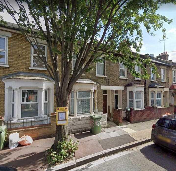 Glenavon Road, London 3 bed terraced house £1,900 pcm (£438 pw)