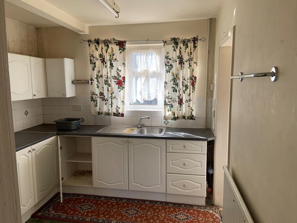 61 Bursland, Letchworth Garden City... 3 bed semidetached house £25,000