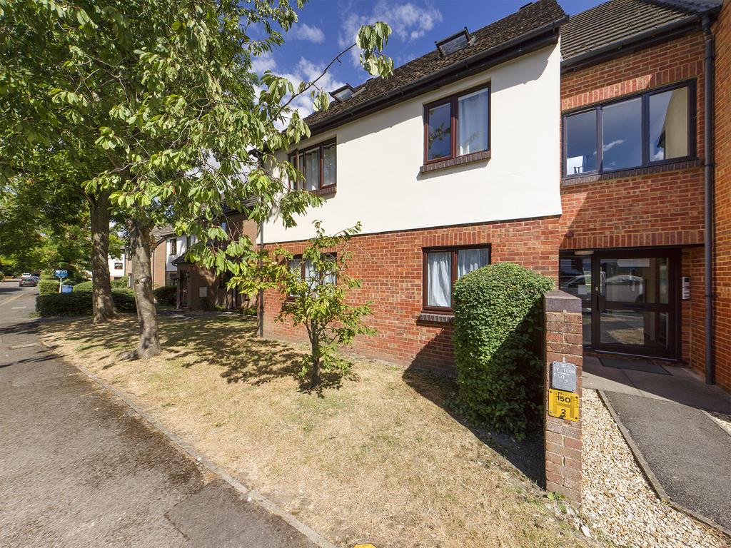 Windrush Court, Windrush Drive, High HP13 7UL 2 bed flat £
