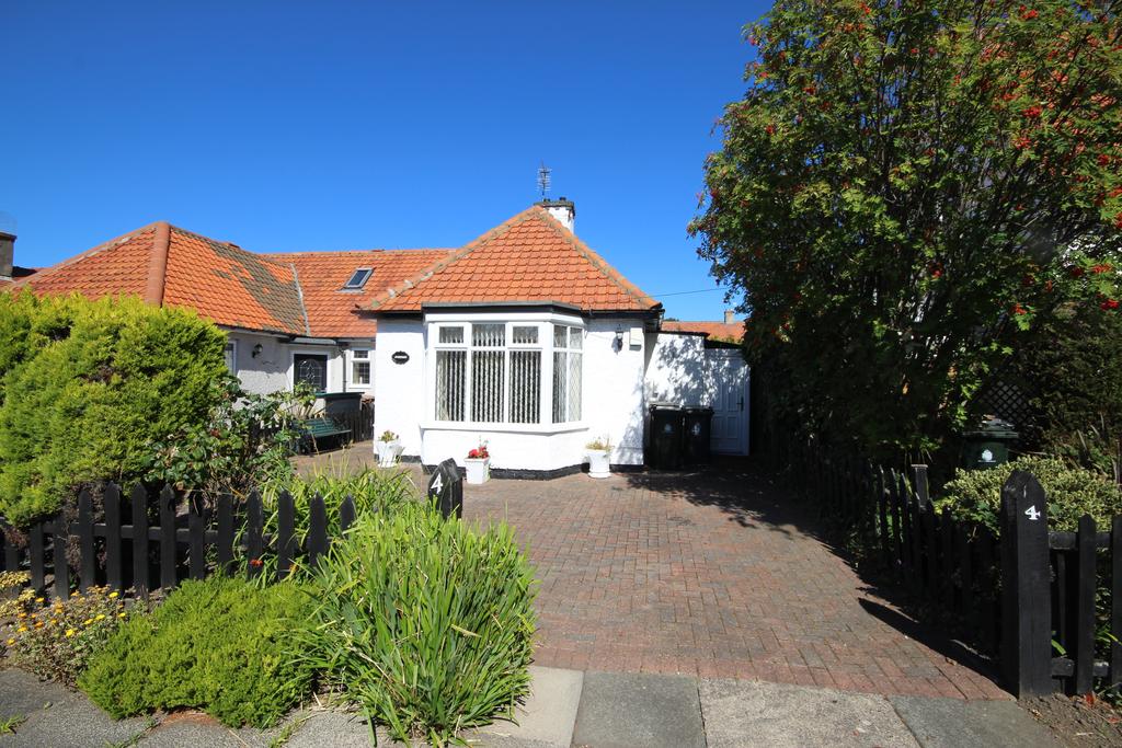Cauldwell Close, Monkseaton, Whitley... 2 bed semidetached bungalow