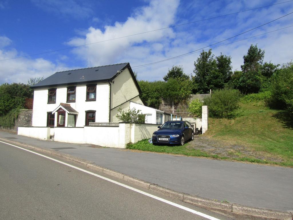 Llangyndeyrn, Kidwelly, Carmarthenshire. 2 bed detached house for sale
