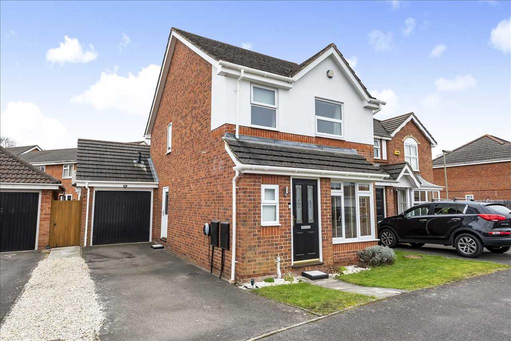 Hawker Road, Ash Vale 3 bed detached house £450,000