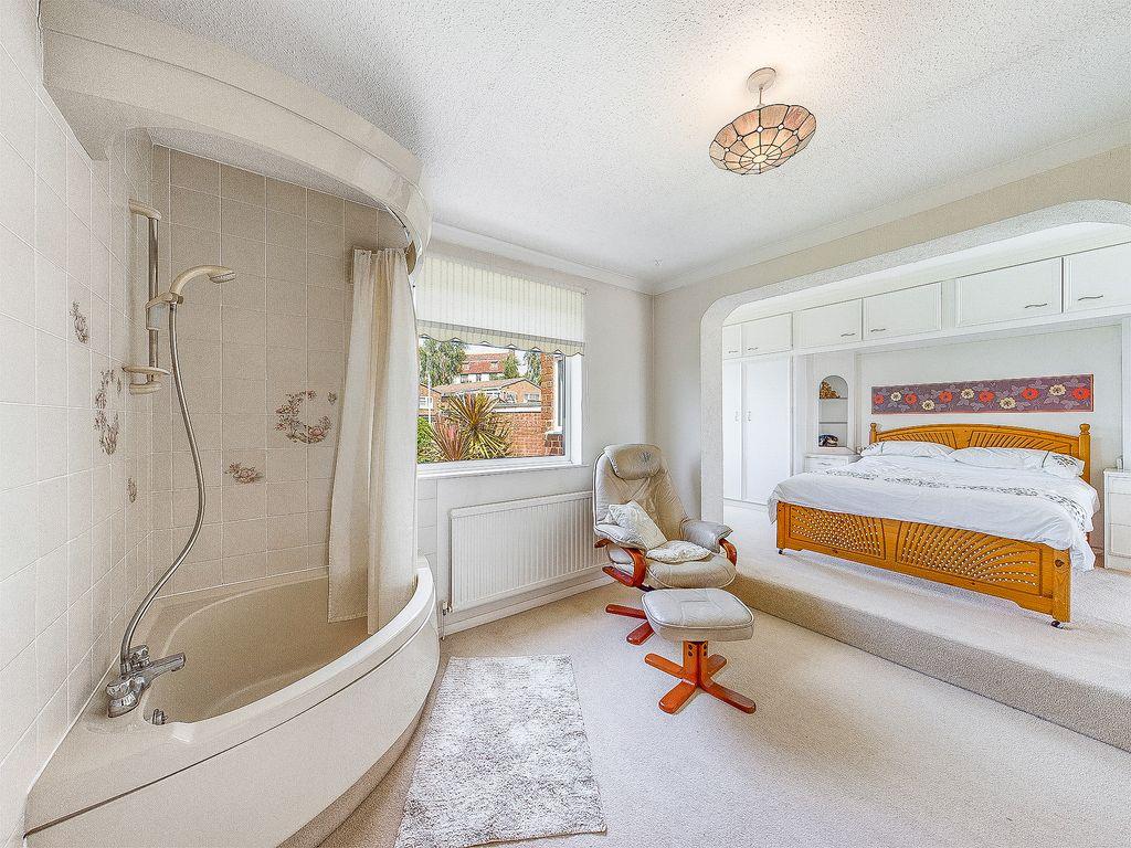 Ensuite to Bed 1