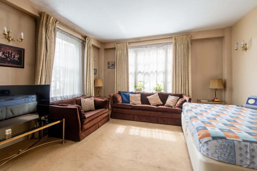 APSLEY HOUSE, NW8 2 bed flat £1,100,000